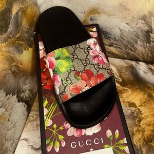 GUCCI PURSUIT SLIDE SANDAL